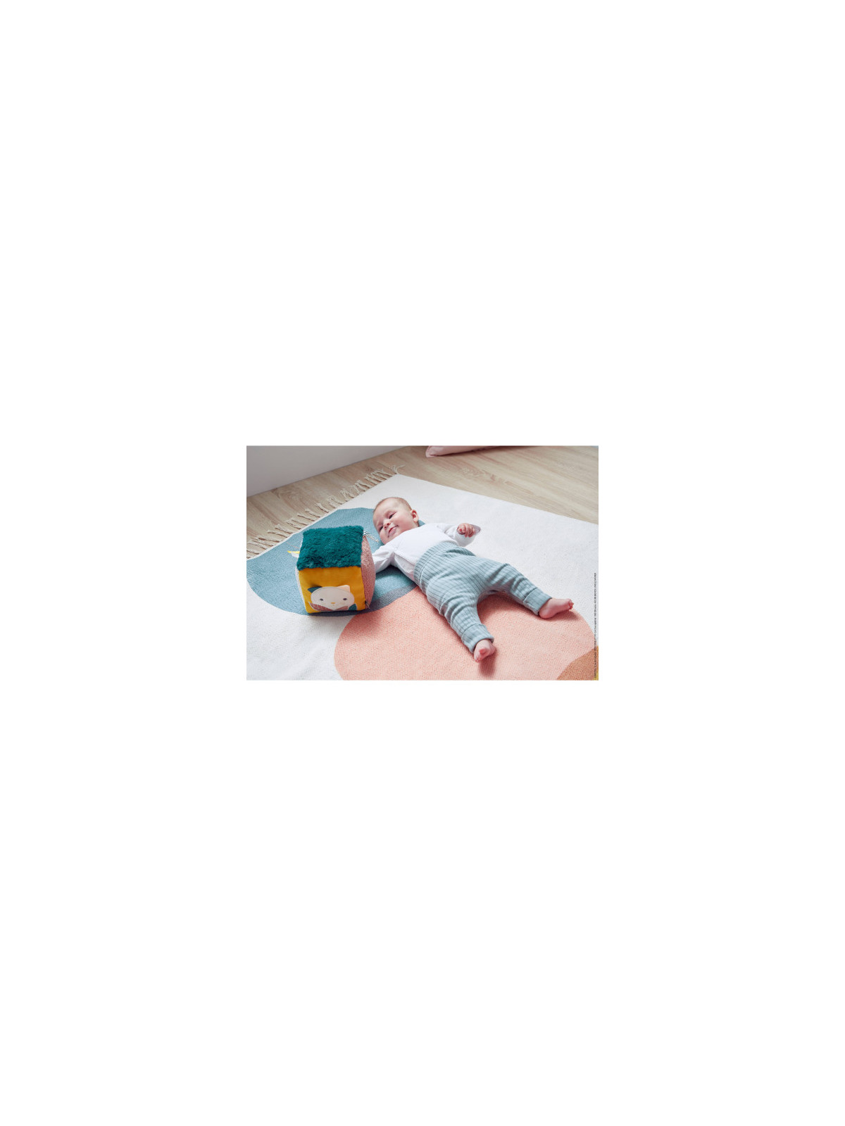 Cube sensoriel pour bébé