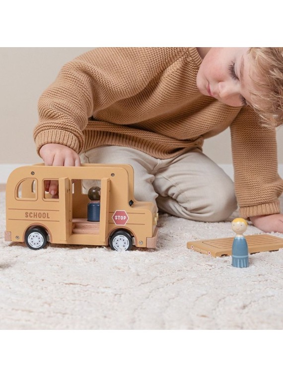 Bus scolaire avec figurines