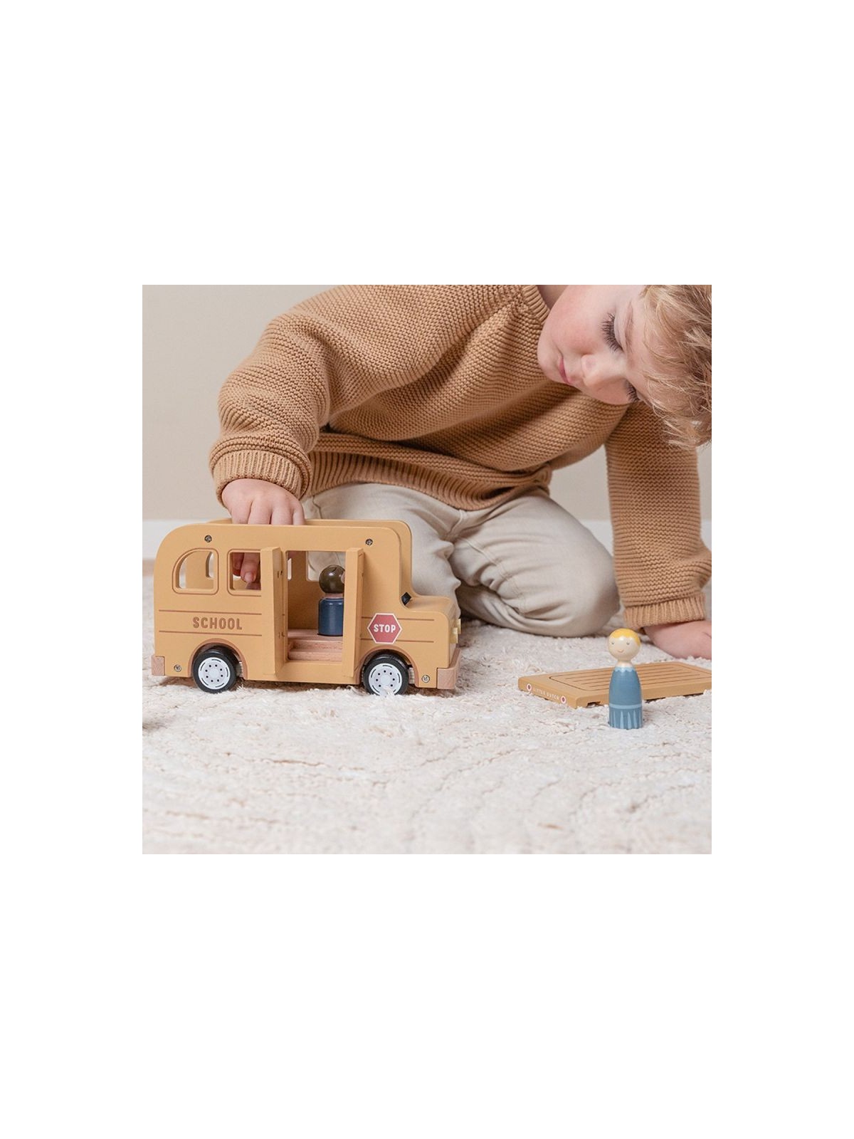 Bus scolaire avec figurines