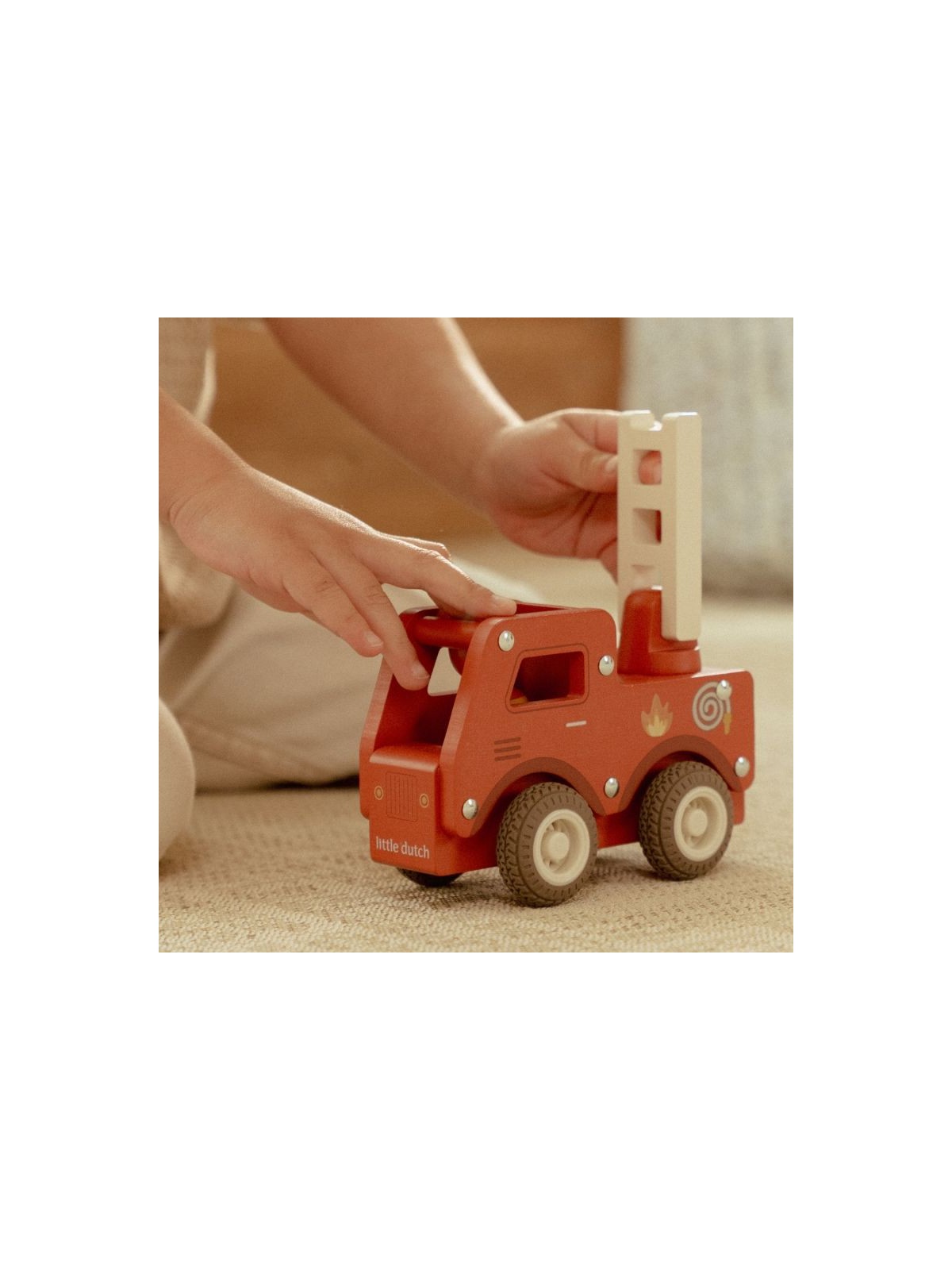 Camion de pompiers 1er âge en bois